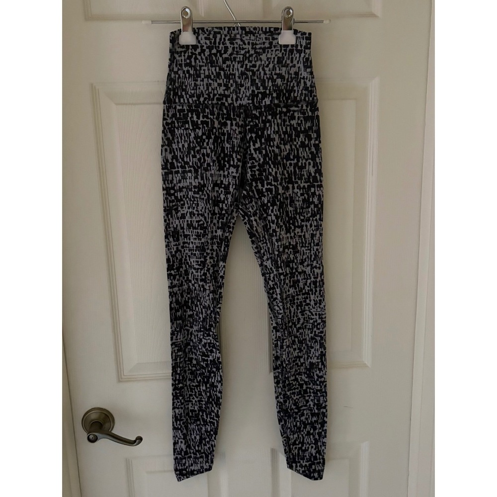 Lululemon Leggings Womens Size 2 Black White Abstract Print Yoga Workout Pants